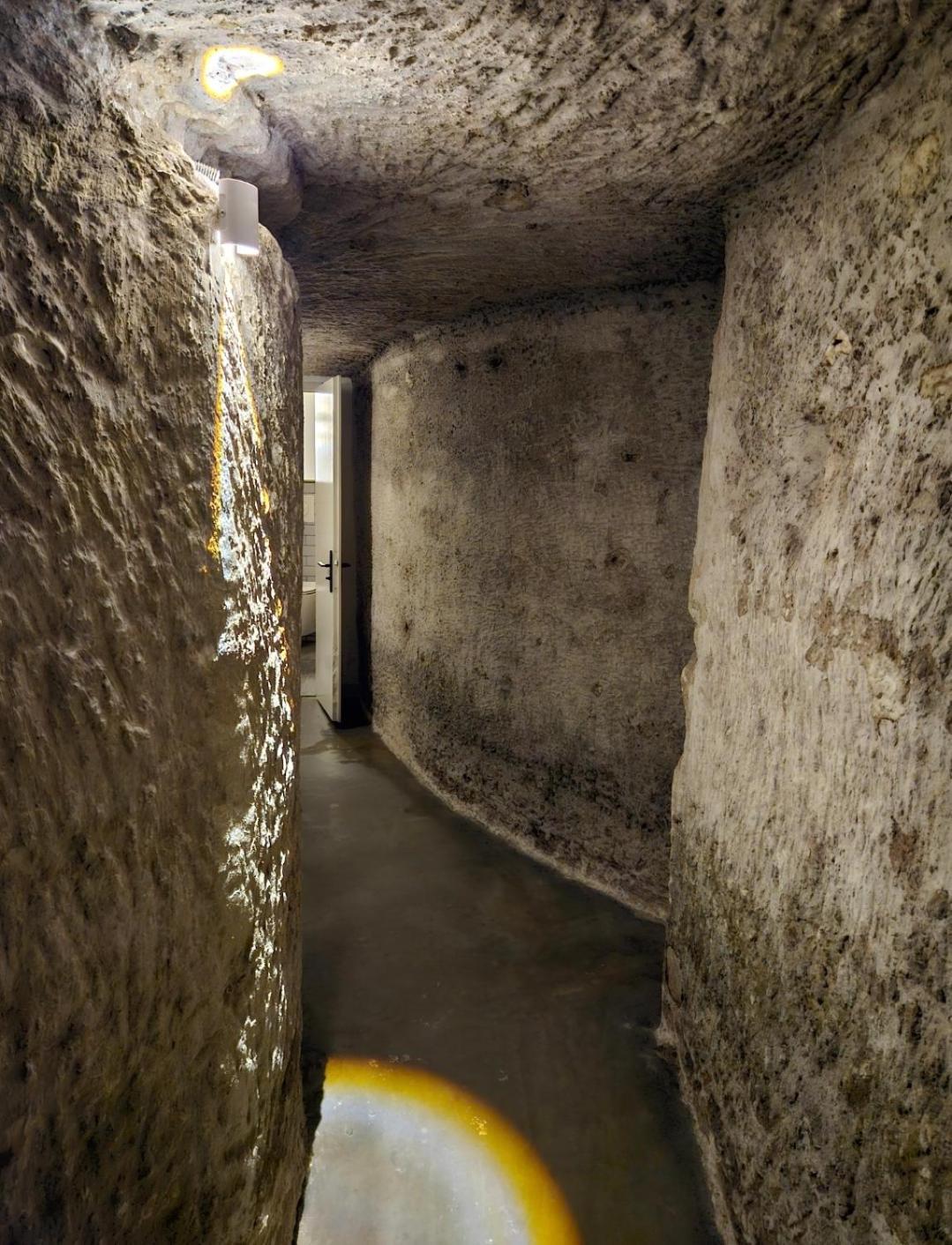 Troglodyte Baths Apartment Saint-Étienne-de-Chigny Exterior photo